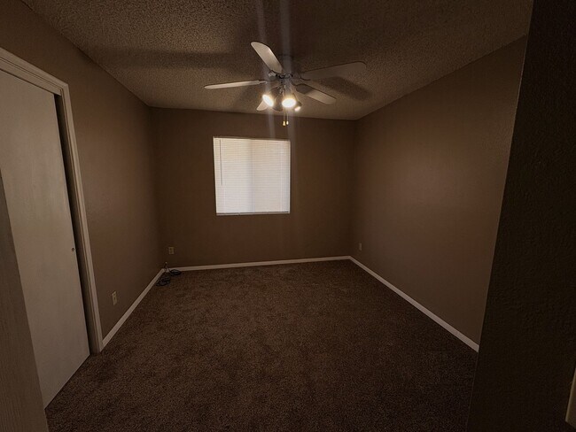 Building Photo - Newly Upgraded 3Bed 2Bath Home On Ina & Thornydale