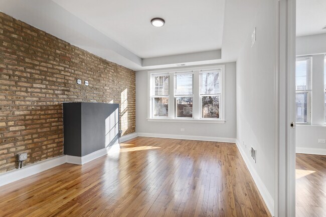 Building Photo - 7324 N Damen Ave