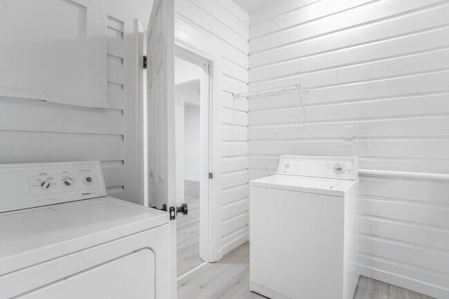 Building Photo - 135NE