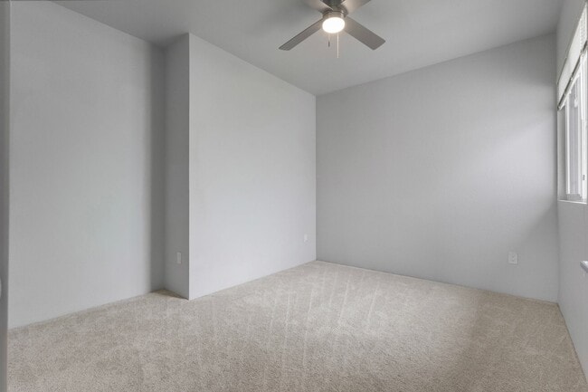 Building Photo - Modern Townhome Living in Ho’opili