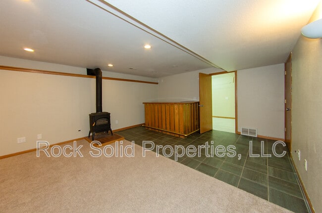 Building Photo - 5027 Green River St