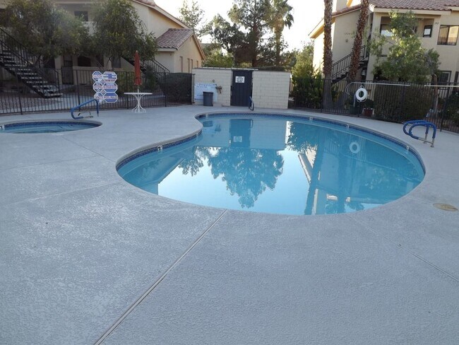 Building Photo - 1204 Observation Dr