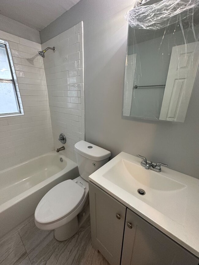 Building Photo - 1512 W 23rd St