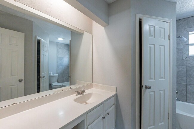 Building Photo - 2721 Carson Dr