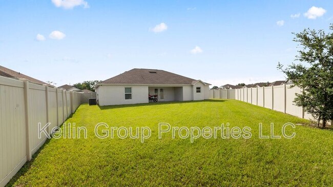 Building Photo - 4762 Drake Ave