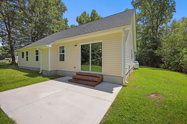 Building Photo - Welcome to Bradford Estates!