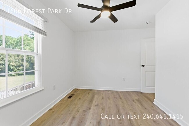 Building Photo - 1606 Forest Park Dr