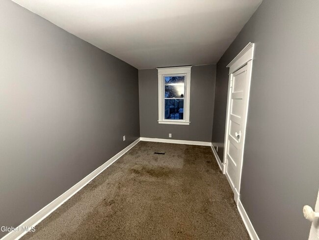 Building Photo - 4 Yale St