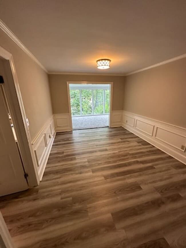 Building Photo - 2670 Grosvenor Pl