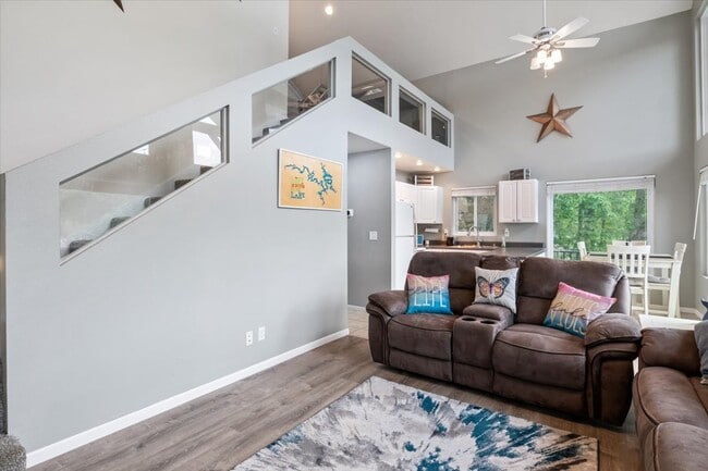 Building Photo - 24 Mimosa Rd