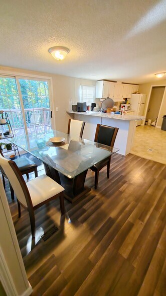 Building Photo - 3675 Vickery Dr