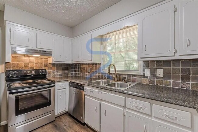 Building Photo - Move in before November 30th and choose your reward: a $250 Amazon Gift Card or a 55 Smart TV!