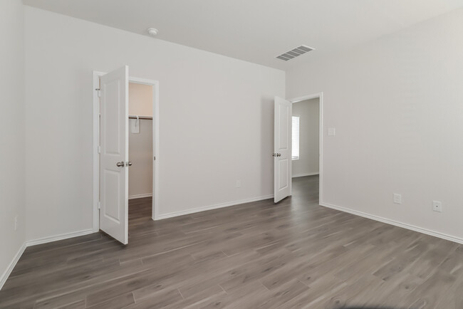 Building Photo - 15208 Estrella Rd E