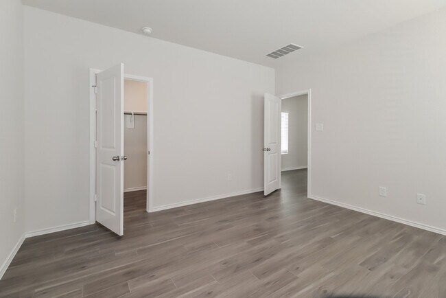 Building Photo - 15257 Estrella Rd E