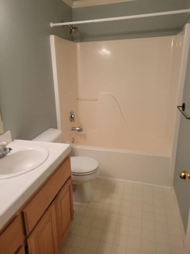 Building Photo - Single level home close to Old Mill & Blakely Park