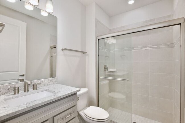 Building Photo - Modern 5/3 Water-View Home in Weslyn Park ...