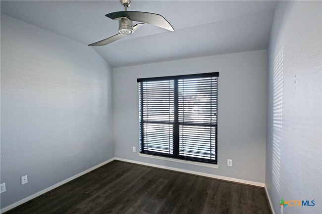 Building Photo - 2207 Hazelwood Dr