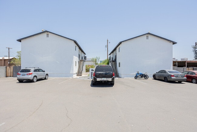 Building Photo - 719 N 12th Ave