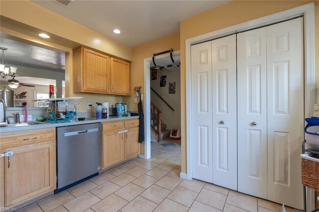 Building Photo - 5479 Lynbrook Landing