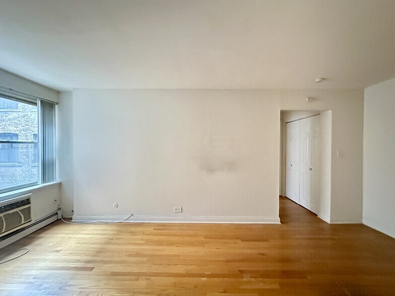 Building Photo - 3710 N Pine Grove Ave