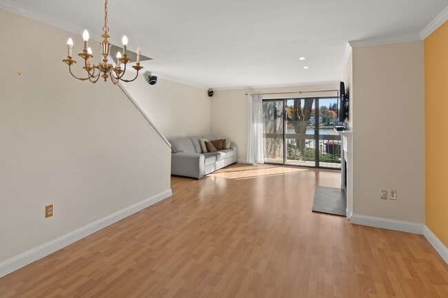 Building Photo - 7 River Rd