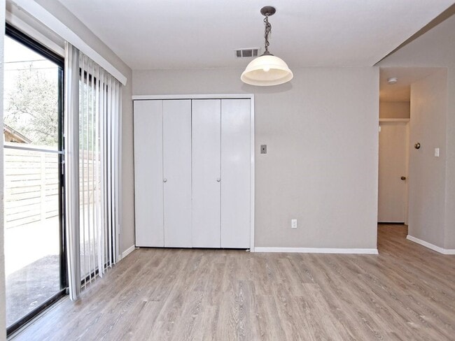 Building Photo - Berkett Drive