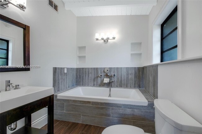 Building Photo - 9005 SW 56th St