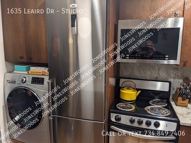 Building Photo - 1635 Leaird Dr