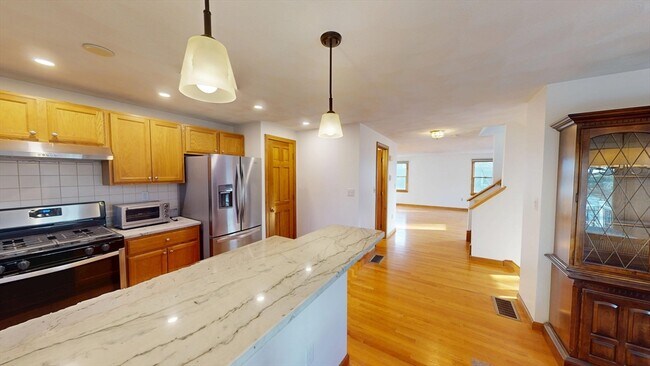 Building Photo - 95 Pleasant St