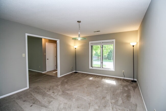 Building Photo - Beautiful Single Family Home located in South Columbia