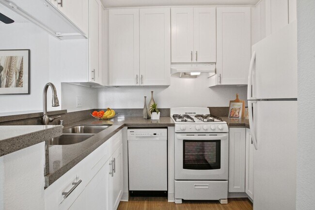 Building Photo - 21 California Ave