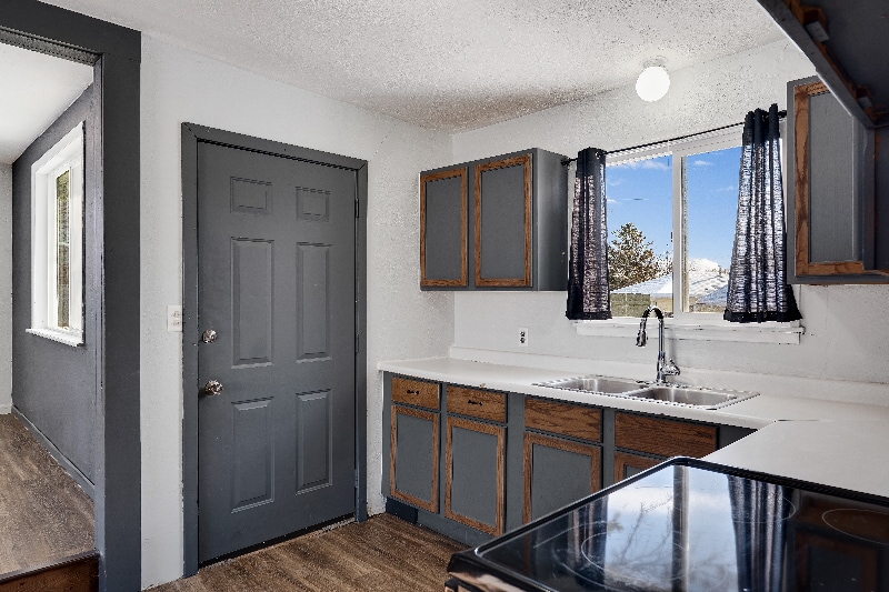 Building Photo - 731 E Division St