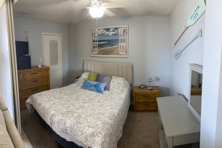 Building Photo - 100 S Berkley Sq