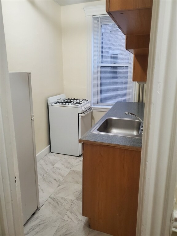 Building Photo - 364 Riverway