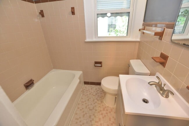 Building Photo - 1219 Boone St