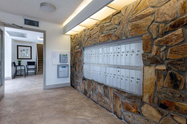 Building Photo - 1601 S Flagler Dr