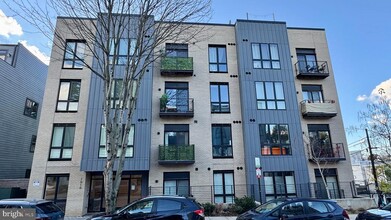 Building Photo - 1016 17th Pl NE