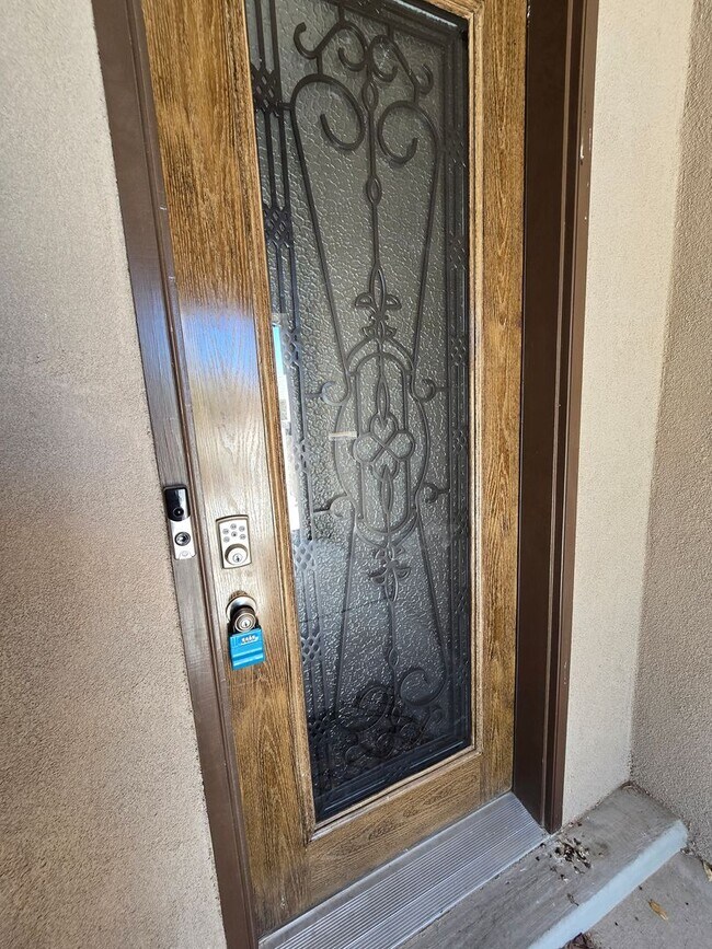 Building Photo - Beautiful 4 bed, 3.5 bath in Mariposa!
