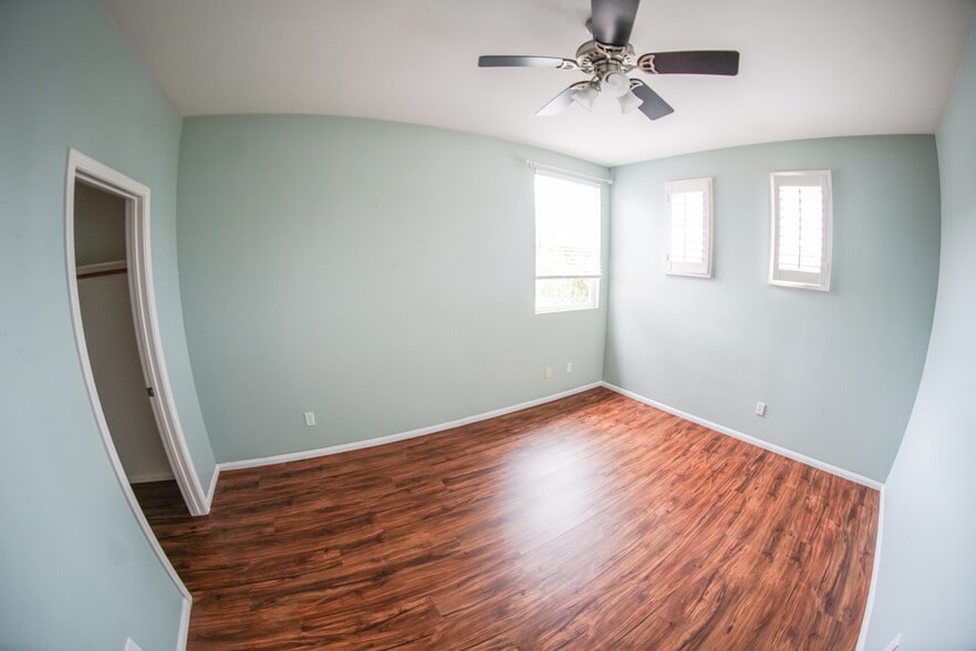 upstairs bedroom 1 - 1882 Shadetree Dr