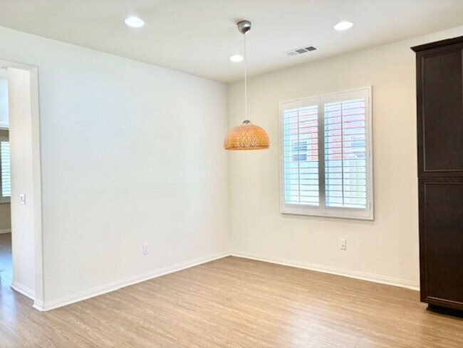 Building Photo - Riverpark | 4Bed + 3Bath | Oxnard | 561WW