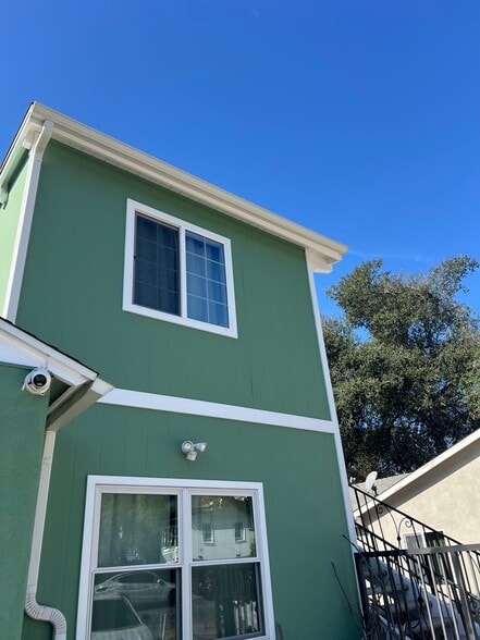 Building Photo - 3829 Rosemont Ave