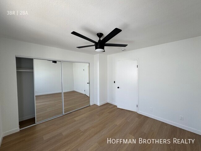 Building Photo - 619 N Kingsley Dr