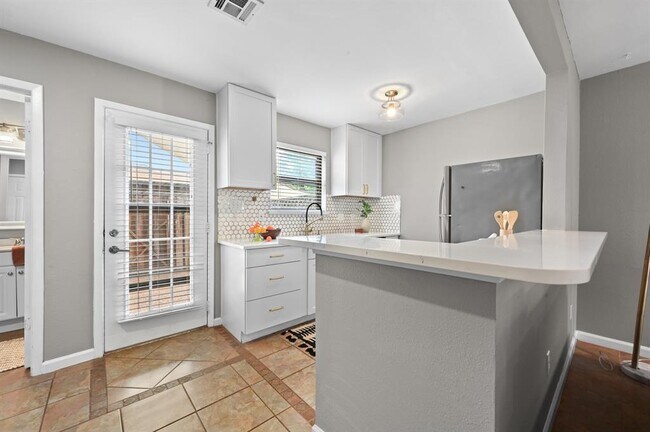 Building Photo - 8400 Jamestown Dr