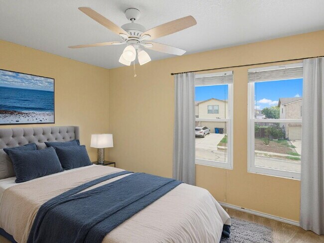 Building Photo - Incredible value with a **washer, dryer, refrigerator, shed, and a covered backyard with a dog run!