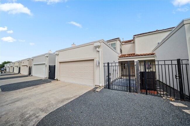 Building Photo - 13419 Preston Cliff Ct