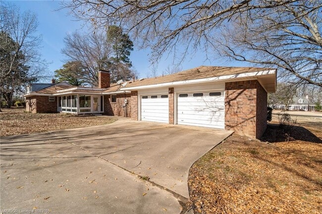 Building Photo - 6014 Park Ave