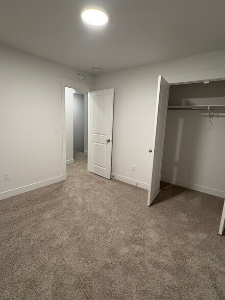Building Photo - 2075 E Canyonlands Ln