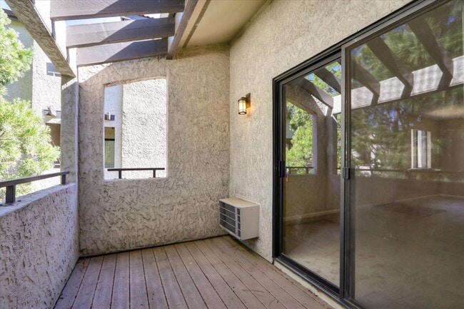 Building Photo - 880 E Fremont Ave