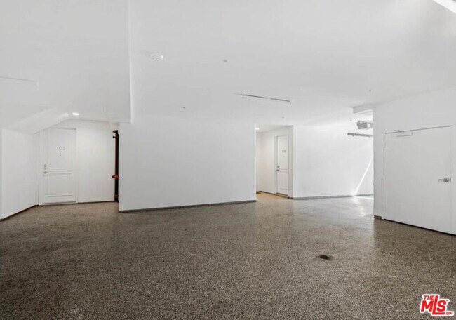 Building Photo - 1283 Havenhurst Dr