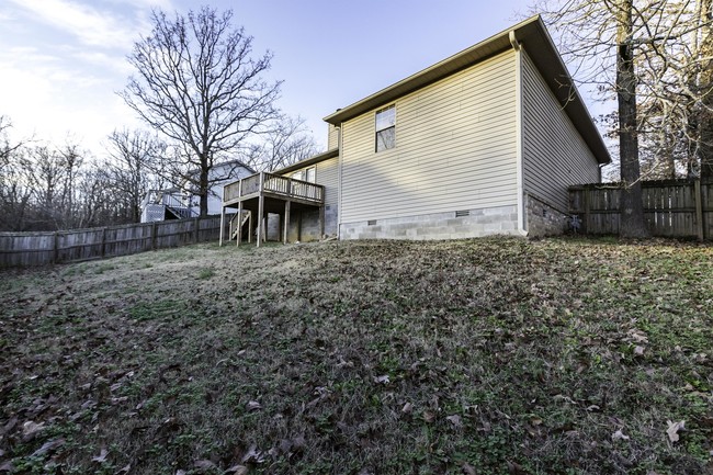 Building Photo - 17 Hillside Cove